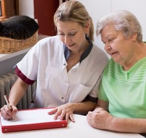 Bewerbung als Altenpflegerin - erfolgreich in die Pflege